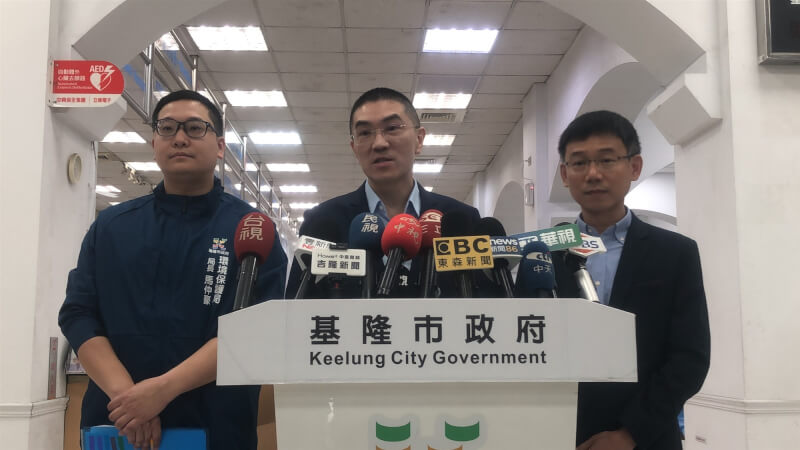基隆市長謝國樑（中）上午召開記者會說明疑似漢他病毒個案。中央社記者王朝鈺攝　115年5月19日。
