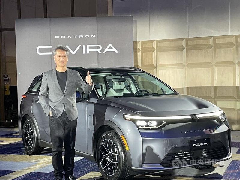 鴻華先進20日推出純電行旅CAVIRA中型SUV車款,並開始預接訂單,規劃6月17日正式上市。圖為鴻華董事長李秉彥。 中央社記者鍾榮峰攝 115年5月20日