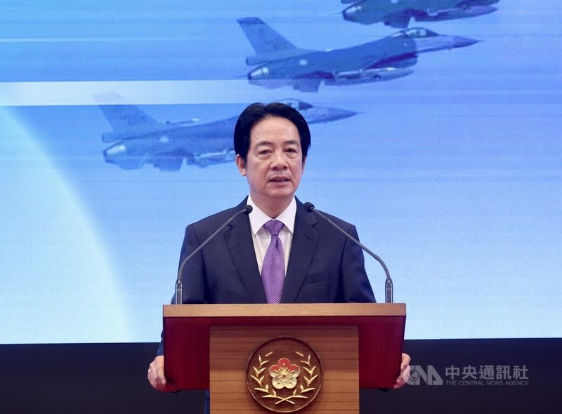 總統賴清德（圖）20日在總統府發表執政2週年談話，賴總統表示，針對立法院未能完整通過國防特別預算條例，政府將另提特別條例，並透過追加預算與提高年度預算進行商購、委辦、國際合作，及推動國防產業自主，生產陸海空無人載具。中央社記者張皓安攝 115年5月20日