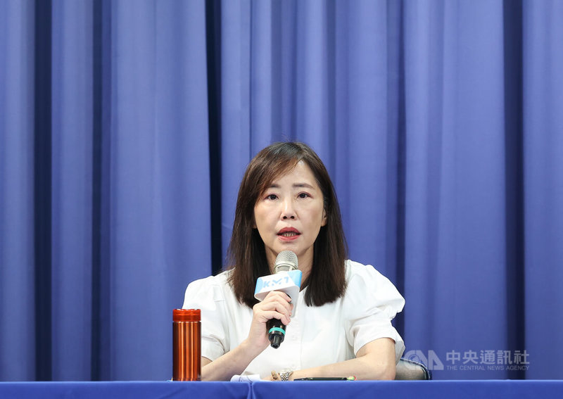國民黨20日下午舉行中常會，文傳會主委尹乃菁（圖）會後轉述會議內容並受訪，回應黨主席鄭麗文訪美等議題。 中央社記者謝佳璋攝　115年5月20日