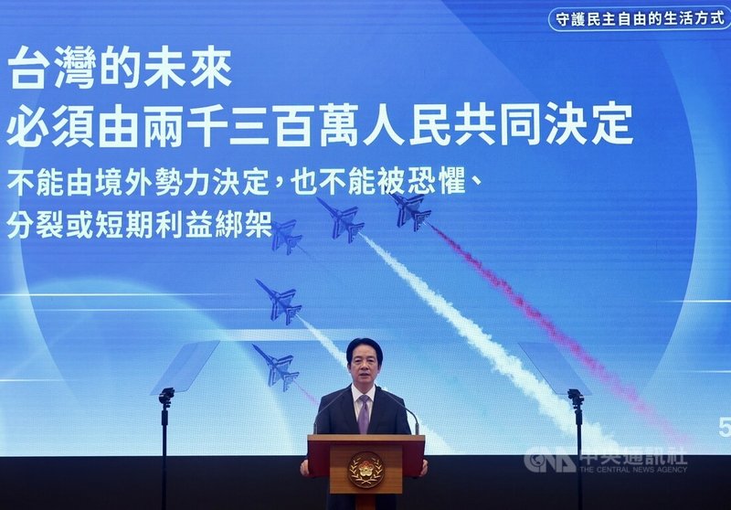 總統賴清德（圖）20日在總統府發表執政2週年談話，賴總統表示，台灣的未來不能由境外勢力決定，必須由2300萬人民共同決定，賴總統並喊話朝野政黨「我們都應該團結守住共同的底線，堅定站在國家利益這一邊」。中央社記者張皓安攝 115年5月20日