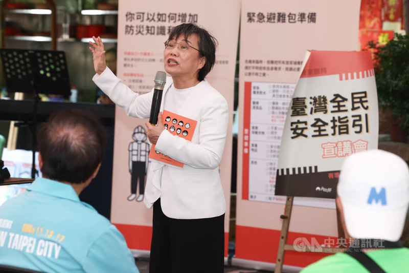 內政部20日在中和東德宮舉行「台灣全民安全指引」宣講會，部長劉世芳（中）親自出席，向民眾解說全民安全指引內容，傳遞防災知識。中央社記者王騰毅攝  115年5月20日