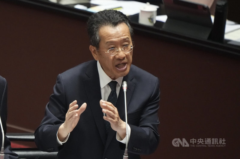 國防部長顧立雄（圖）20日列席立法院會，提出「保衛國家安全及強化不對稱戰力計畫第一批發價書採購特別預算案籌編相關事項」專案報告並備詢，回應立委質詢相關議題。中央社記者徐肇昌攝 115年5月20日