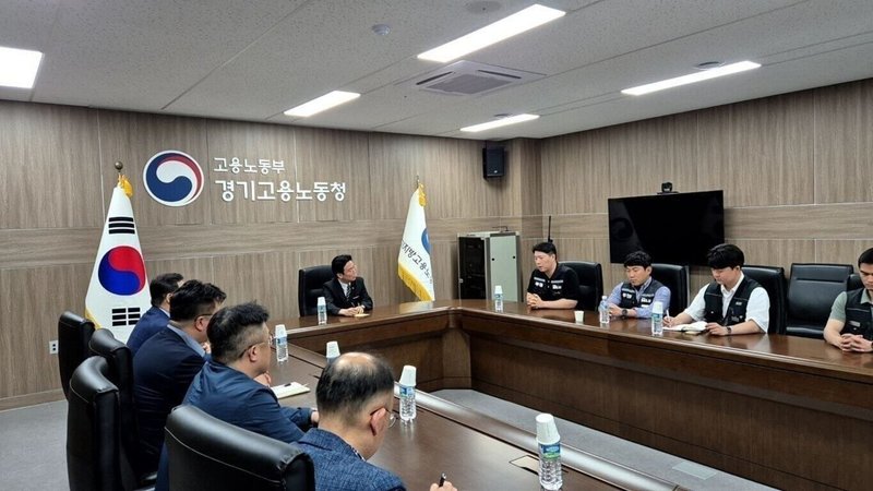 韓國三星電子勞資協商20日接近中午宣布再度破局，工會預計21日起展開罷工。為阻止罷工危機，僱傭勞動部長金榮訓20日下午親自擔任斡旋者，雙方再度展開協商，盼在最後關頭促成勞資對話並推動達成協議。（韓國僱傭勞動部提供）中央社記者楊啟芳首爾傳真　115年5月20日