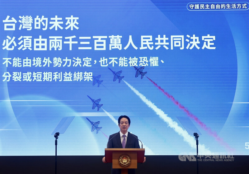 總統賴清德（圖）20日在總統府發表執政2週年談話，賴總統表示，台灣的未來不能由境外勢力決定，必須由2300萬人民共同決定，賴總統並喊話朝野政黨「我們都應該團結守住共同的底線，堅定站在國家利益這一邊」。中央社記者張皓安攝 115年5月20日