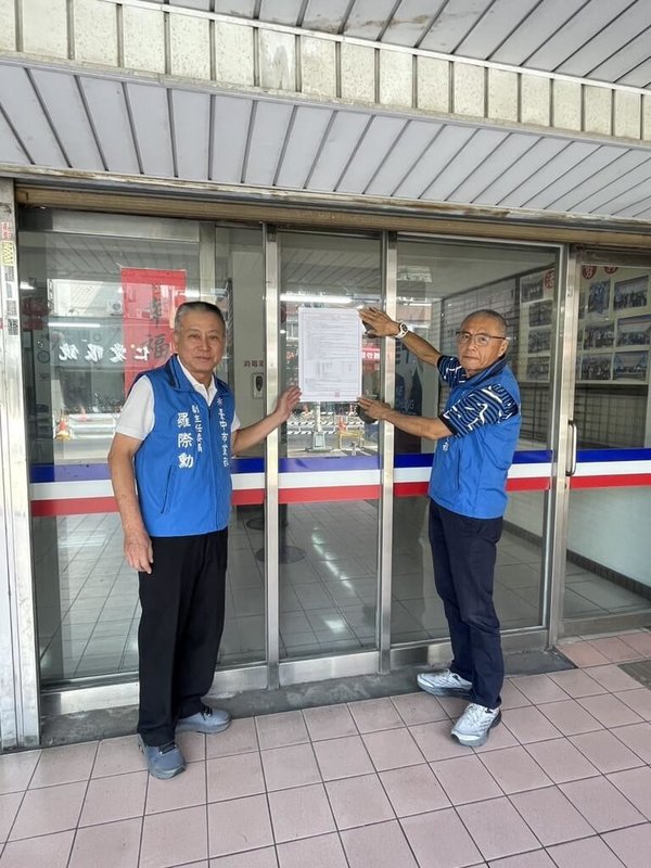 國民黨台中市黨部20日貼出「115年台中市議員選舉提名作業領表登記時程」，其中領表日期自21日到22日、登記日期為21日到23日。（台中市黨部提供）中央社記者郝雪卿傳真  115年5月20日