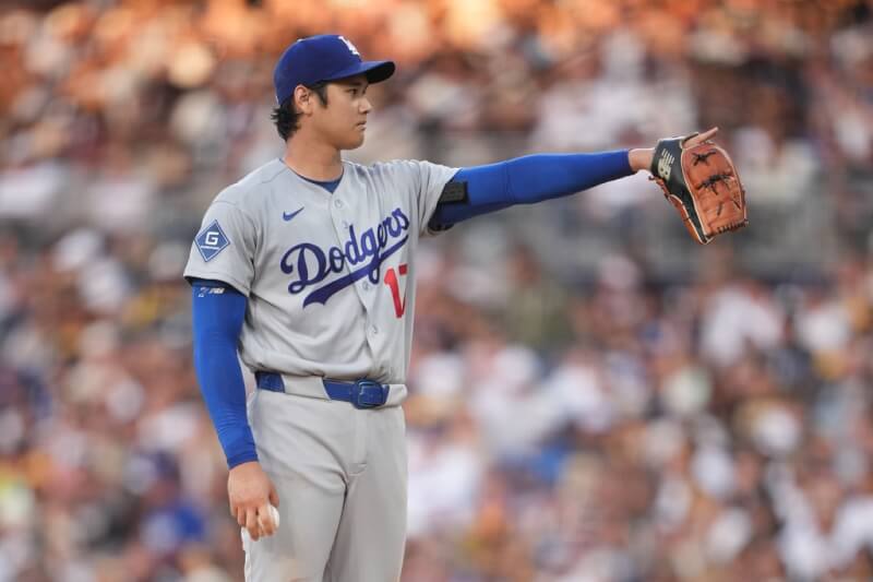 MLB洛杉磯道奇隊日籍球星大谷翔平在20日的比賽上擔任先發主投5局零失分,並在首局首打席首球擊出全壘打。(美聯社)