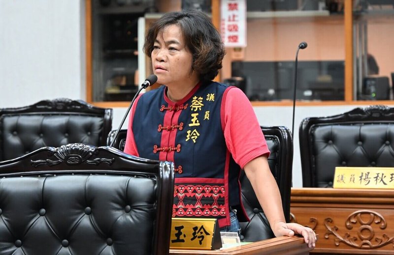 國民黨台東縣議員蔡玉玲21日在縣議會質詢時表示，台東南迴地區10所學校、逾350名學生，僅大武國小有1座游泳池，希望能增建。（台東縣議會提供）中央社記者盧太城台東傳真 115年5月21日