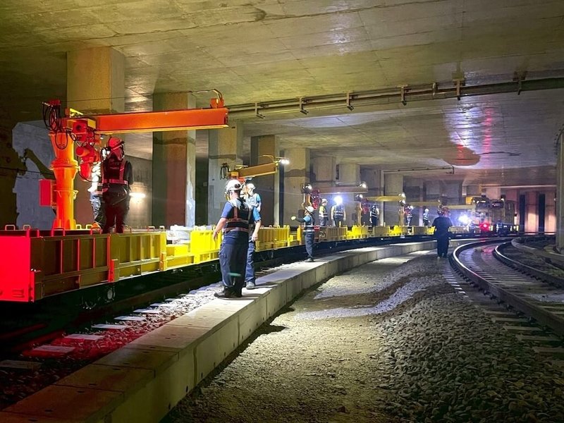 台中捷運綠線通車滿5週年，中捷公司日前首度自主辦理鋼軌更換作業，由維修團隊全程執行，完成北屯機廠段總長316公尺換軌工程。（中捷公司提供）中央社記者蘇木春傳真　115年5月22日