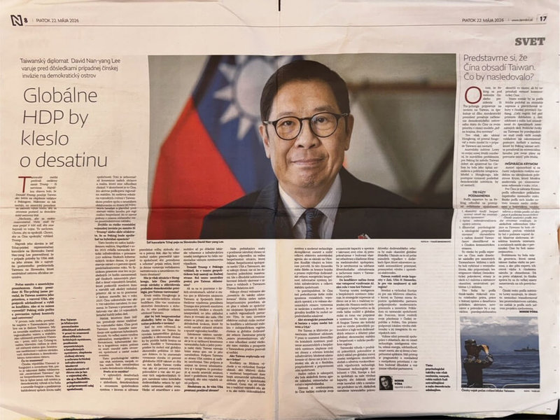 斯洛伐克大報「每日新聞報」（Dennik N）22日以跨頁雙版大篇幅刊登專訪駐斯洛伐克代表李南陽報導，深入探討台海安全、中國複合式威脅、全球半導體供應鏈及台灣社會韌性等議題。（駐斯洛伐克代表處提供）中央社記者劉郁葶布拉格傳真　115年5月22日