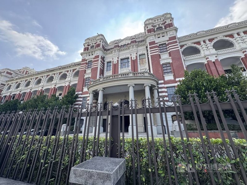 總統府22日表示，適逢台灣總統直選30週年，「2026總統府音樂會－民主台灣 南風暖歌」，23日晚間將在屏東縣立體育館登場。圖為總統府外觀。中央社記者張皓安攝　115年5月22日