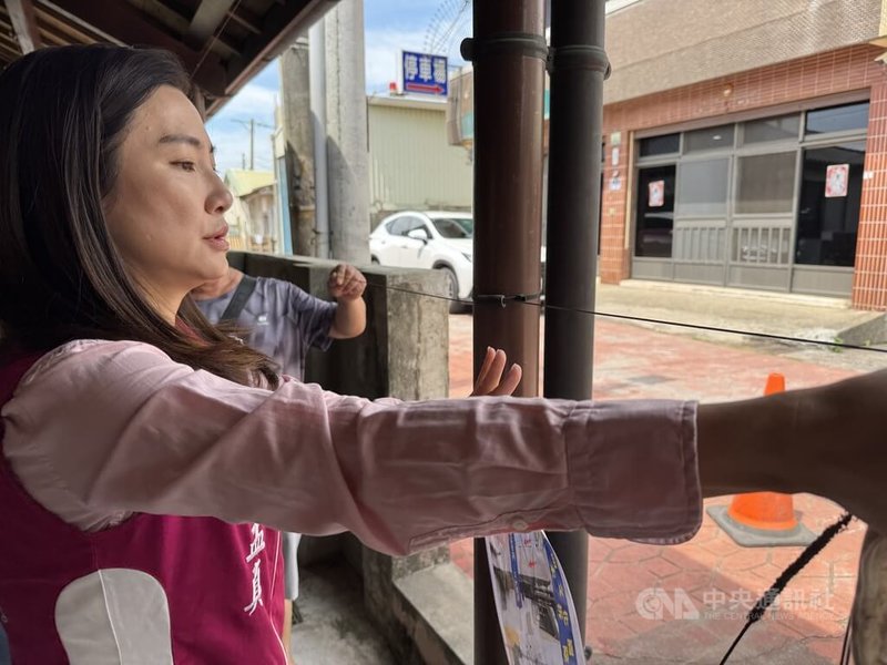 雲林縣1名小二學童小成20日到北港鎮水道頭園區嬉戲，被一條懸掛在入口的鋼絲線割傷頸部並重摔在地，造成頭、頸重創，家長不排除提國賠，民進黨議員蔡孟真（圖）22日要求縣府全面檢視所有休憩區安危。 中央社記者姜宜菁攝  115年5月22日