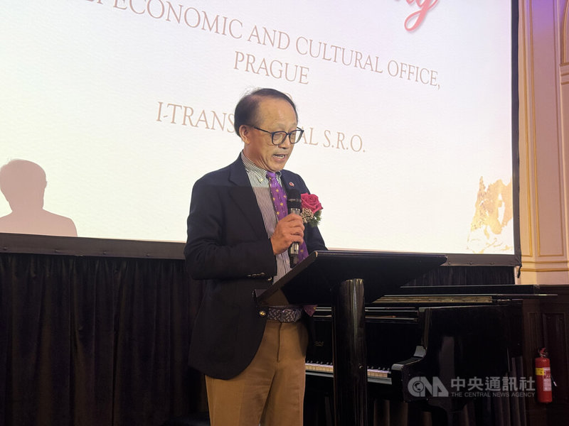 專注於危險化學品運輸公司「愛豐通運」（i-TRANS Global s.r.o）將在捷克設立半導體關鍵材料物流中心。董事長張錫濱（圖）表示，看到歐洲正推動的產業發展與未來基礎建設需求，「我們清楚知道這正是我們應該參與的地方。」中央社記者劉郁葶布拉格攝　115年5月22日