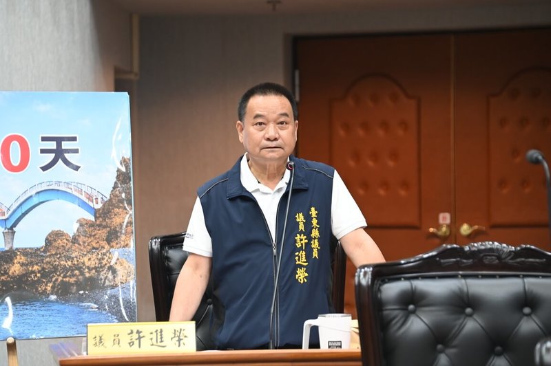 台東縣無黨籍縣議員許進榮22日在台東縣議會，爭取東海岸3鄉鎮興建「殯葬園區」，讓往生者能有尊嚴走完最後一哩路。（台東縣議會提供）中央社記者盧太城傳真　115年5月22日