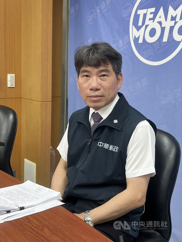 中華郵政推出EZPost郵寄便會員寄件服務，副總經理蔡文慶表示，5月22日起至12月31日，預填資料將收件人地址選擇i郵箱，或於各i郵箱寄件時選擇「現場箱到箱」，可享新台幣38元寄件優惠。中央社記者黃巧雯攝　115年5月22日