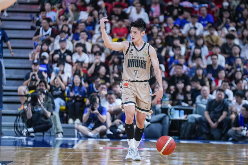台灣職籃P.LEAGUE+ 台鋼獵鷹隊23日季後賽作客交手台北富邦勇士隊，靠著主控谷毛唯嘉（圖）貢獻15分、8助攻，包含終場前1分鐘投進2次關鍵罰球，終場以98比97拿勝，將季後賽系列戰扳成1比1平手。（PLG提供）中央社記者陳容琛傳真　115年5月23日