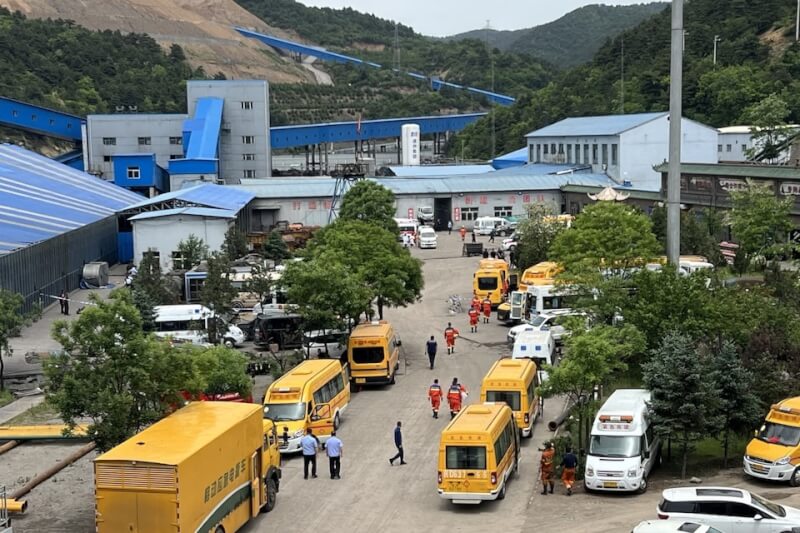 中國山西省沁源縣留神峪煤礦22日晚上發生瓦斯爆炸事故，23日現場持續展開救援工作。（cnsphoto via 路透社）