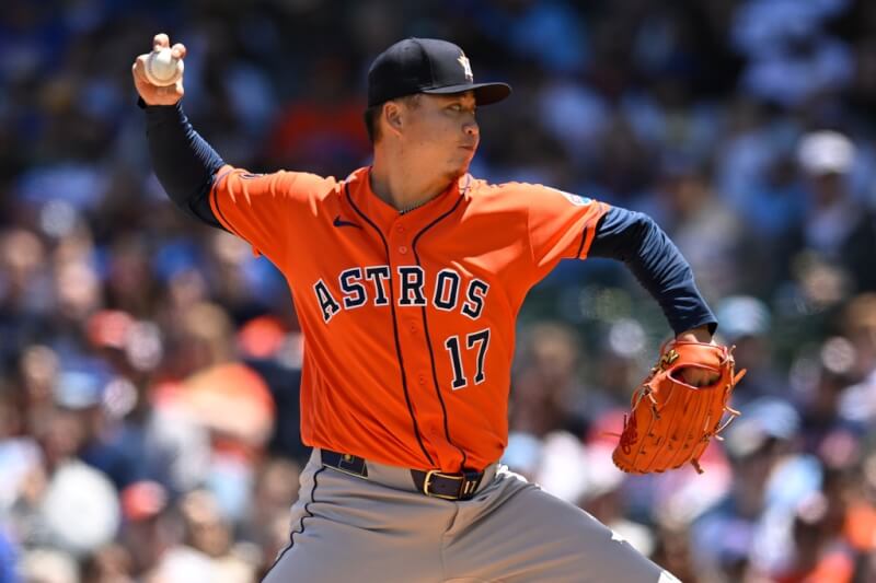 MLB休士頓太空人隊台灣投手鄧愷威23日先發對上小熊隊，繳出6局0失分，奪下本季第3勝。（美聯社）