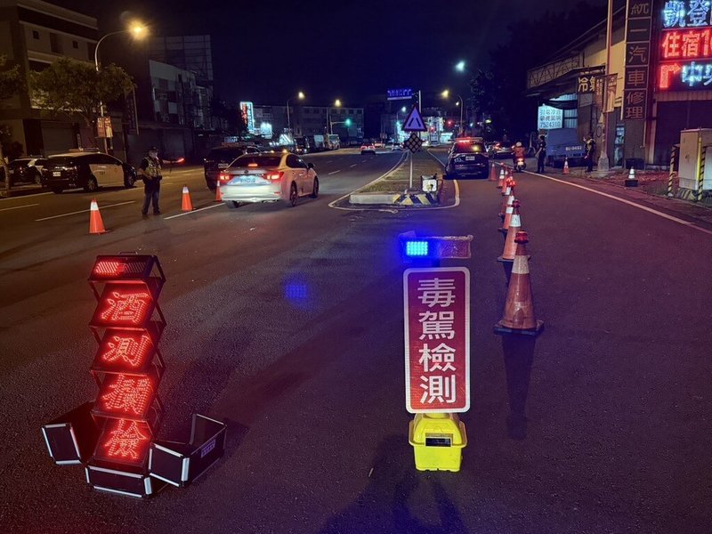 彰化縣小貨車毒駕車禍造成2死，彰化警方23日晚上執行路檢攔查大執法，在重要路段實施不定點夜間攔查及日間定點路檢。（警方提供）中央社記者吳哲豪傳真 115年5月24日
