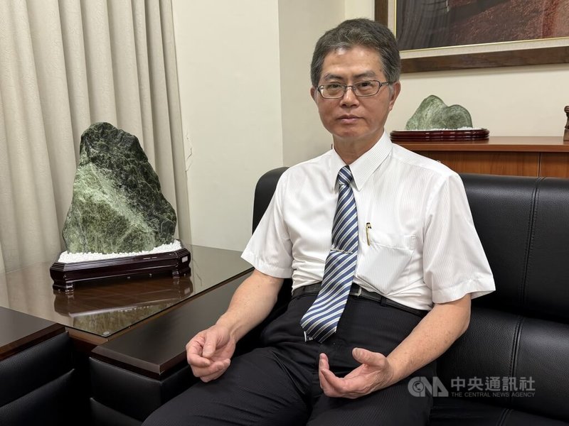 法務部廉政署長謝名冠（圖）接受中央社專訪表示，廉政署已從早期著重「反貪、肅貪」走向「廉能治理」，辦貪瀆也同步強化預警防弊與跨域合作，盼讓民眾實際感受廉潔政府並提升印象指數。中央社記者劉世怡攝 115年5月24日