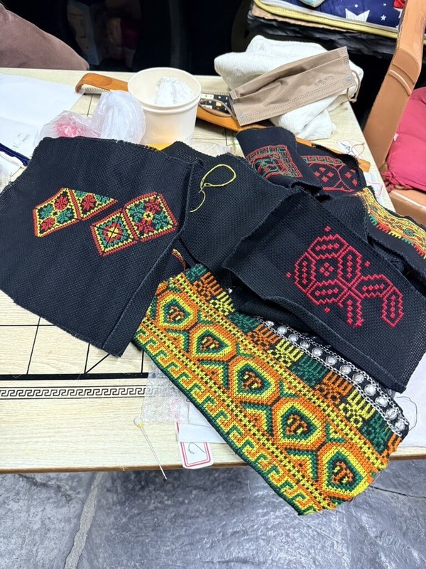 施蕾的博士論文研究主題探討魯凱族刺繡文化,與立陶宛傳統腰帶等手藝知識與儀式。圖為魯凱族傳統刺繡。(施蕾提供)中央社記者游堯茹維爾紐斯傳真 115年5月24日