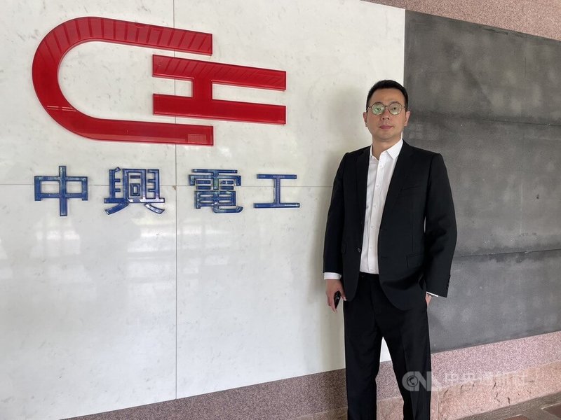 中興電25日召開股東會，董事長江馥年（圖）表示，人工智慧AI算力和綠能轉型帶動成長無虞，其中GIS設備獲半導體晶圓大廠認證，第4季逐步出貨給國內新廠區應用。 中央社記者鍾榮峰攝　115年5月25日