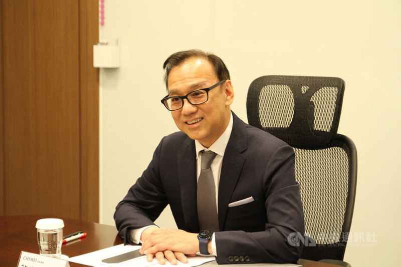 奇美實業董事長許家彰（圖）25日在奇美實業台南仁德總部受訪，強調將持續推動低碳與綠色材料轉型，提升產品品質與價值。中央社記者楊思瑞攝　115年5月25日