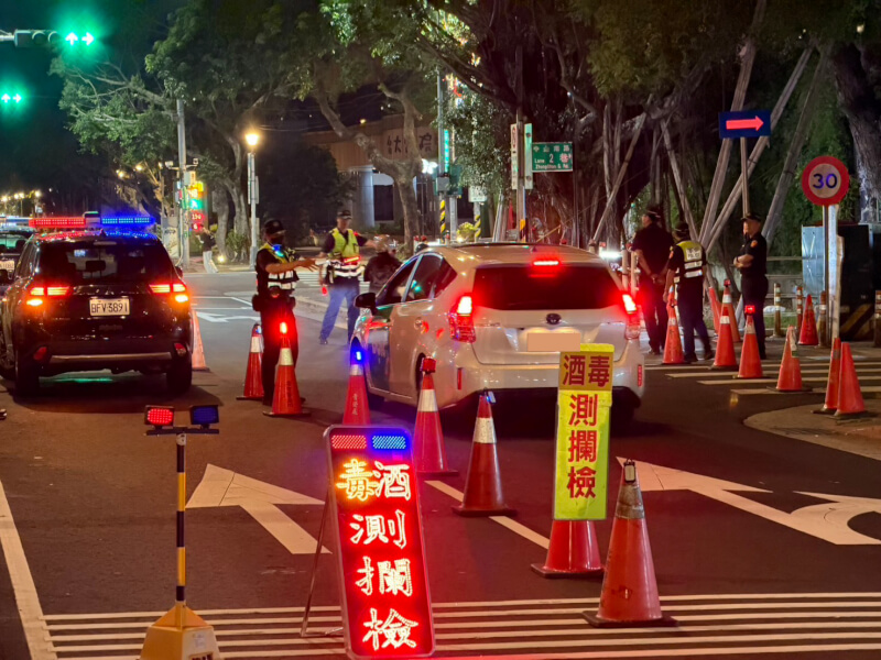 台北市政府警察局中正第一分局表示，24日晚間配合查緝毒駕專案，特別規劃執行「十面埋伏」區域封鎖聯合路檢勤務。（中正第一分局提供）中央社記者黃麗芸傳真　115年5月25日