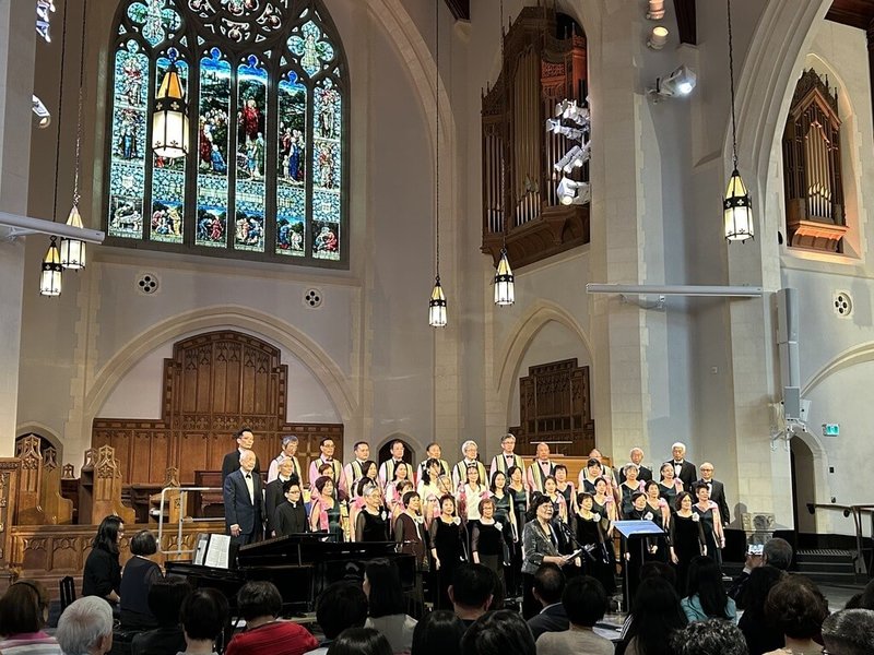 白鷺鷥水牛合唱團在溫哥華市中心的古老教堂St. Andrew