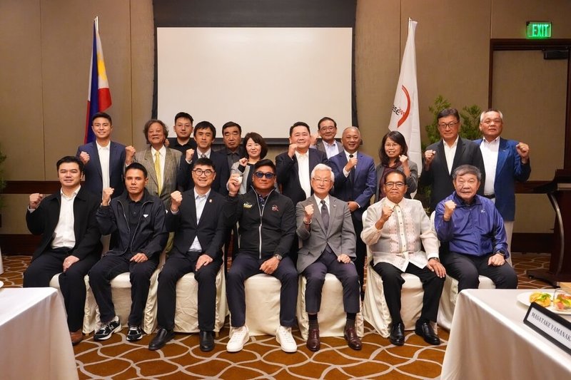 亞洲棒球總會（BFA）25日在菲律賓馬尼拉舉行上半年執行委員會議，亞棒總會長辜仲諒（前中）出席。（亞洲棒球總會提供）中央社記者謝靜雯傳真　115年5月26日