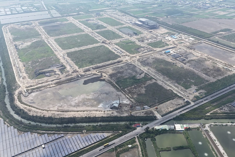 台南市政府積極開發七股科技工業區，26日舉辦第6次公告標售及標租土地招商說明會，受理期限至6月底。圖為園區空拍圖。（台南市政府提供）中央社記者楊思瑞傳真 115年5月26日