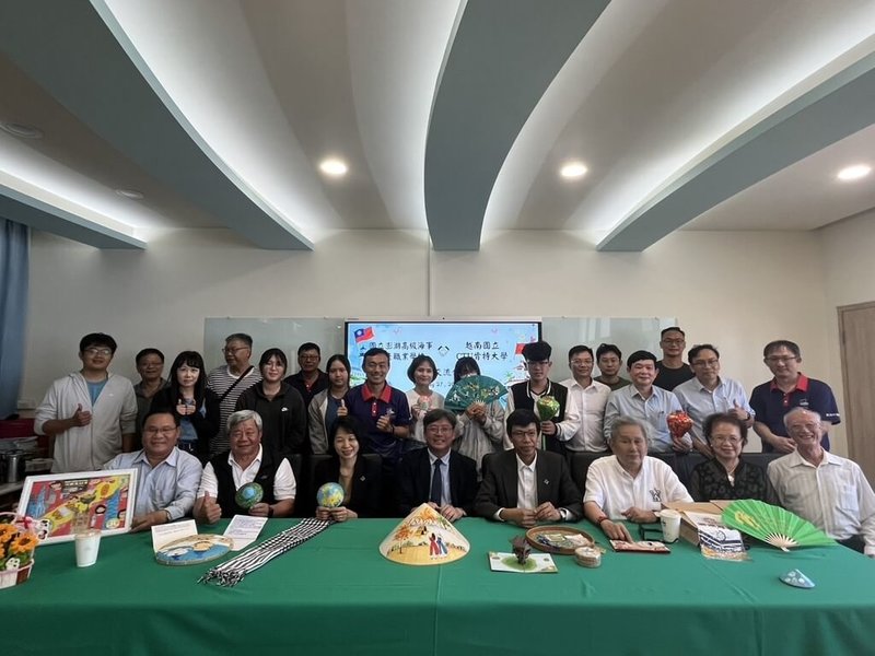 越南國立肯特大學27日到澎湖與澎湖高級海事水產職業學校進行學術交流,並與曾參與「越南新住民子女國際交流計畫」赴越參訪的學生進行座談。(澎湖海事提供)中央社 115年5月27日