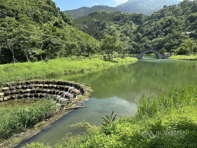 花蓮馬太鞍溪洪災過後，相關整治工程持續推動，經濟部水利署第9河川分署將建置高規格堤防及第2道防線堤防，但涉及周邊土地徵收、地主意見分歧，當地族人擔憂吉利潭景區（圖）恐受影響。中央社記者李先鳳攝　115年5月27日