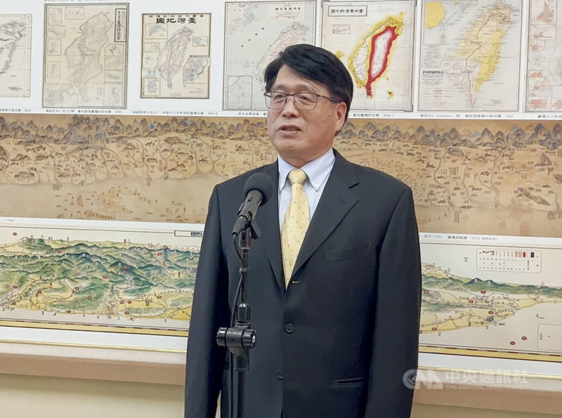 中選會主委游盈隆27日首次赴立法院內政委員會列席報告業務概況並備質詢，並於會前接受媒體訪問。中央社記者賴于榛攝　115年5月27日