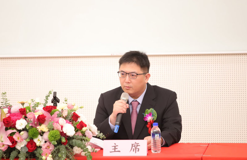 豐興鋼鐵董事長林大鈞（圖）27日股東會後表示，國內房市降溫，住宅建案需求下滑，因此目前不追求鋼筋出貨量，而是優先配置資源至附加價值較高的棒線與型鋼，以提升整體營運效益，預期下半年表現不致低於去年同期。（豐興提供）中央社記者何秀玲傳真　115年5月27日