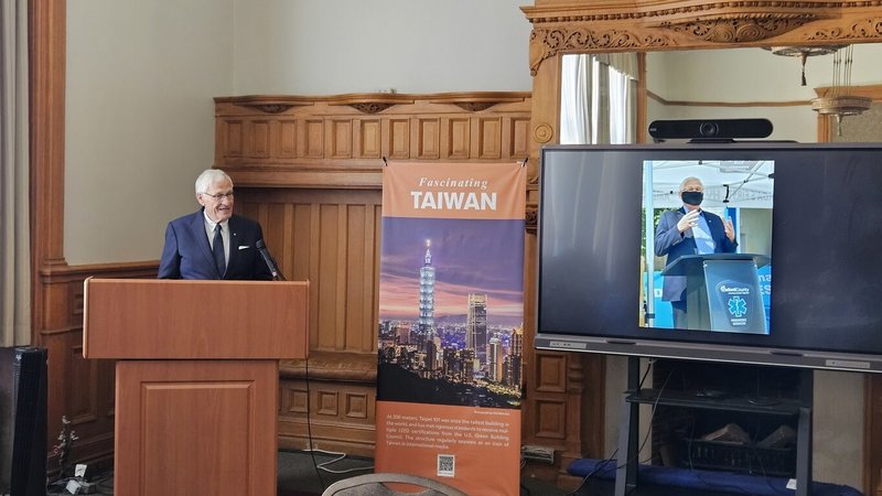 加拿大安大略省牛津郡議員何德孟(Ernie Hardeman)在馬偕傳教士紀念茶會活動中致詞。(駐多倫多台北經文辦事處提供)中央社記者胡玉立多倫多傳真 115年5月27日