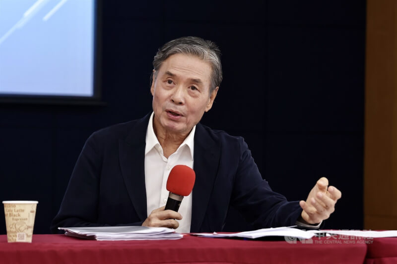 馬英九基金會25日上午舉行記者會，前國安會祕書長金溥聰（圖）提出事證並出示照片，稱前員工蕭旭岑、王光慈違反財政紀律。中央社記者趙世勳攝　115年5月25日