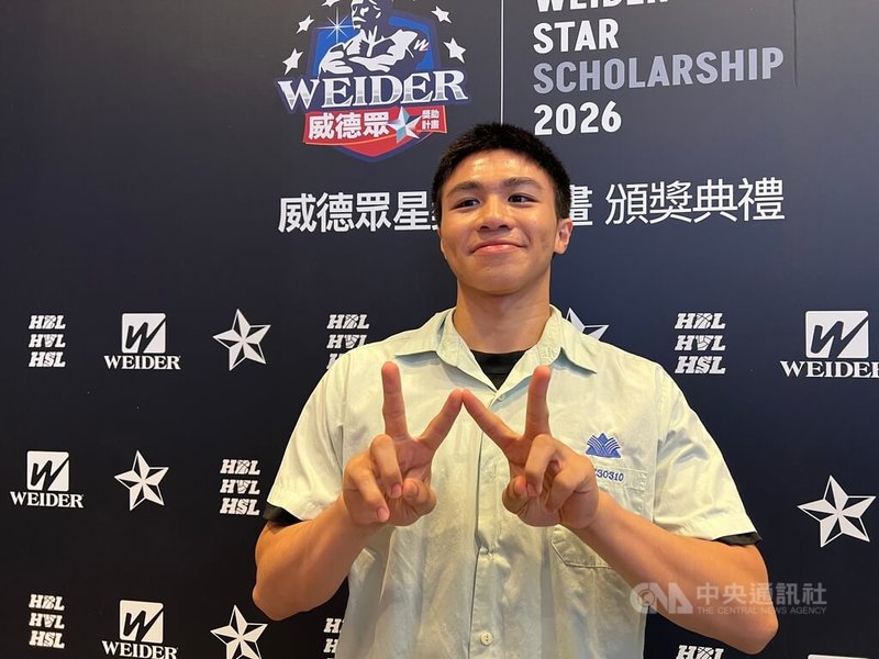 助高中籃球聯賽HBL松山高中衛冕成功後，在冠軍戰拿下最有價值球員（FMVP）的劉廷寬（圖）28日受訪分享未來動向，他說目前尚未確認，正思考是否將前往美國挑戰。中央社記者陳容琛攝 115年5月28日