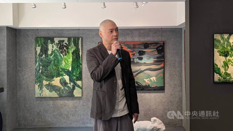 藝術家常陵（圖）28日為媒體導覽個展「假如故鄉」，該展4月曾在比利時展出。中央社記者王寶兒攝 115年5月28日