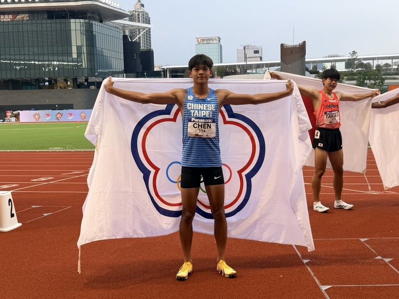 亞洲U20田徑錦標賽在香港舉行，台灣小將陳逸軒（中）29日在男子110公尺跨欄決賽以13秒46摘下銅牌。（中華民國田徑協會提供）中央社記者黎建忠傳真　115年5月29日