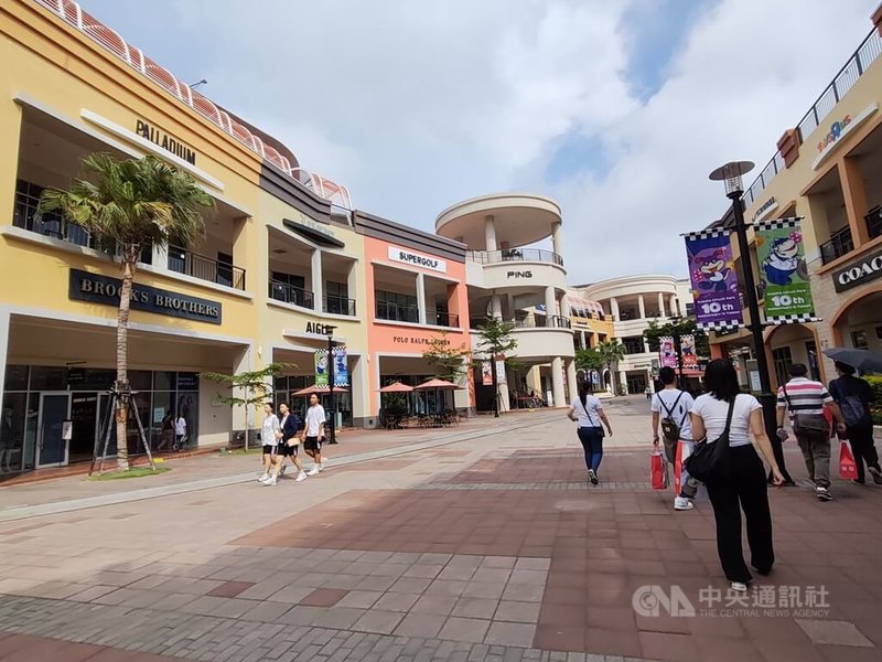 新光三越旗下SKM Park Outlets高雄草衙近年持續強化購物、餐飲與娛樂體驗,吸引家庭客群及企業客源。中央社記者何秀玲攝 115年5月29日
