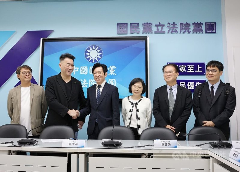 行政院祕書長張惇涵（左3）29日率中選會委員被提名人沈淑妃（右3）、黃謀信（右2）、蔡維哲（右1）拜會國民黨立法院黨團。國民黨團書記長林沛祥（左2）表示，對於中選會人事審查，絕對會秉持實質審查、嚴格把關的原則。中央社記者郭日曉攝　115年5月29日