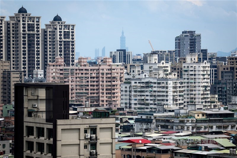 圖為新北土城大樓公寓林立。（中央社檔案照片）