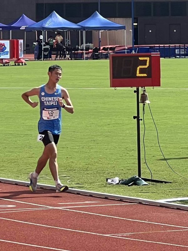 17歲小將羅聖欽(圖)29日在香港舉行的亞洲U20田徑錦標賽男子5000公尺競走,力抗高溫等天氣考驗,一路緊咬領先集團鍍銀。(翁竹毅提供)中央社記者黎建忠傳真 115年5月29日