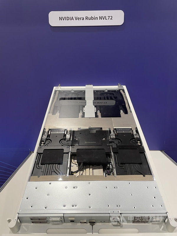 鴻海29日舉行股東會,現場展示輝達(NVIDIA)Vera Rubin NVL72架構平台液冷式運算托盤。中央社記者鍾榮峰攝 115年5月29日