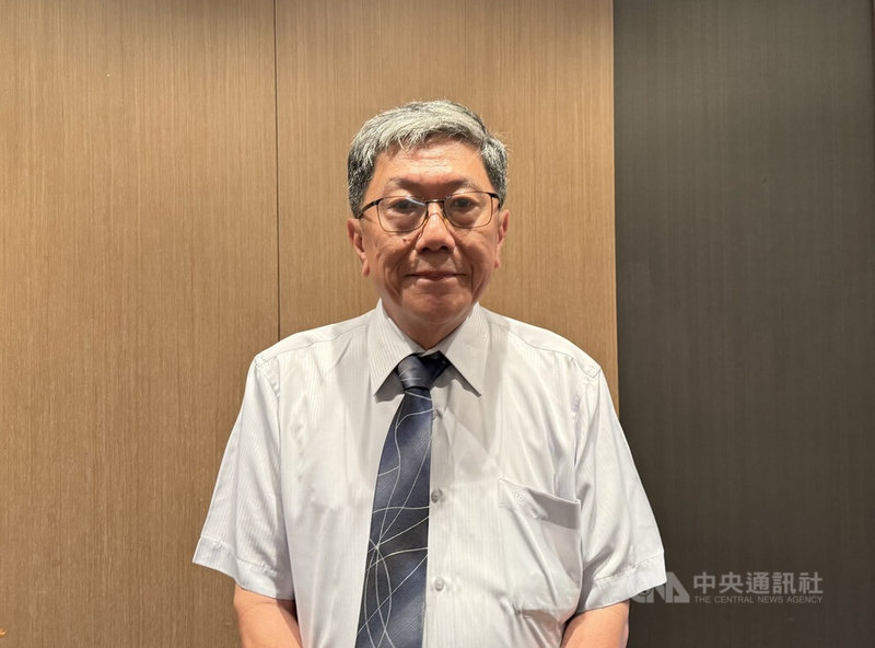 台灣將自6月2日起暫時禁止民主剛果及烏干達2國居民入境。感染科專家李秉穎（圖）30日對此表示，伊波拉全球大流行可能性低，但因致死率高，邊境管制與嚴格檢疫措施仍具備高度必要性。中央社記者沈佩瑤攝　115年5月30日