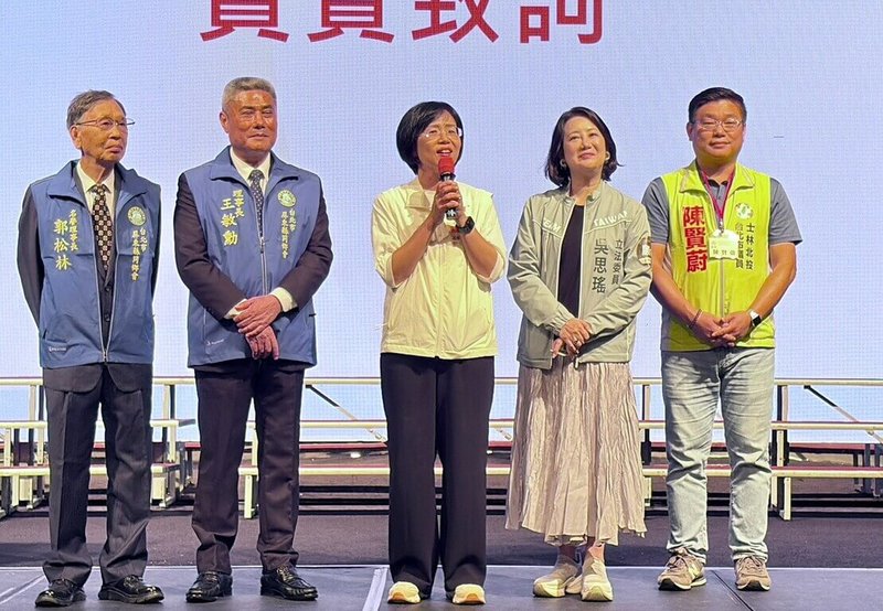 台北市屏東縣同鄉會會員大會30日舉行，民進黨新北市長參選人蘇巧慧（中）出席爭取鄉親支持，致詞時強調在立法院為屏東鄉親爭取許多建設。（蘇巧慧競選辦公室提供）中央社記者黃旭昇傳真　115年5月30日