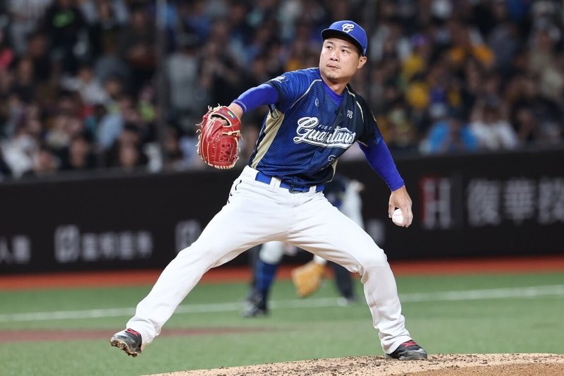 中職富邦悍將左投賴鴻誠（圖）29日2球拿下中繼勝，他30日受訪表示，以前容易想負面的東西，站上場缺少氣勢，現在不同的是會先去想：「我能做什麼？我的優勢是什麼？」（富邦悍將提供）中央社記者謝靜雯傳真 115年5月30日