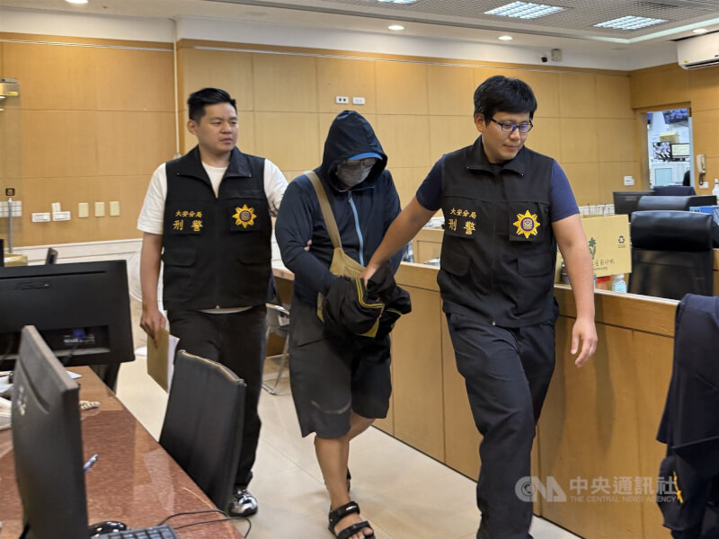 國立台北教育大學女廁被裝設針孔偷拍，警方29日在新北市淡水區逮捕63歲涉案男子，30日下午依妨害秘密罪嫌移送台北地檢署偵辦。中央社記者林長順攝　115年5月30日