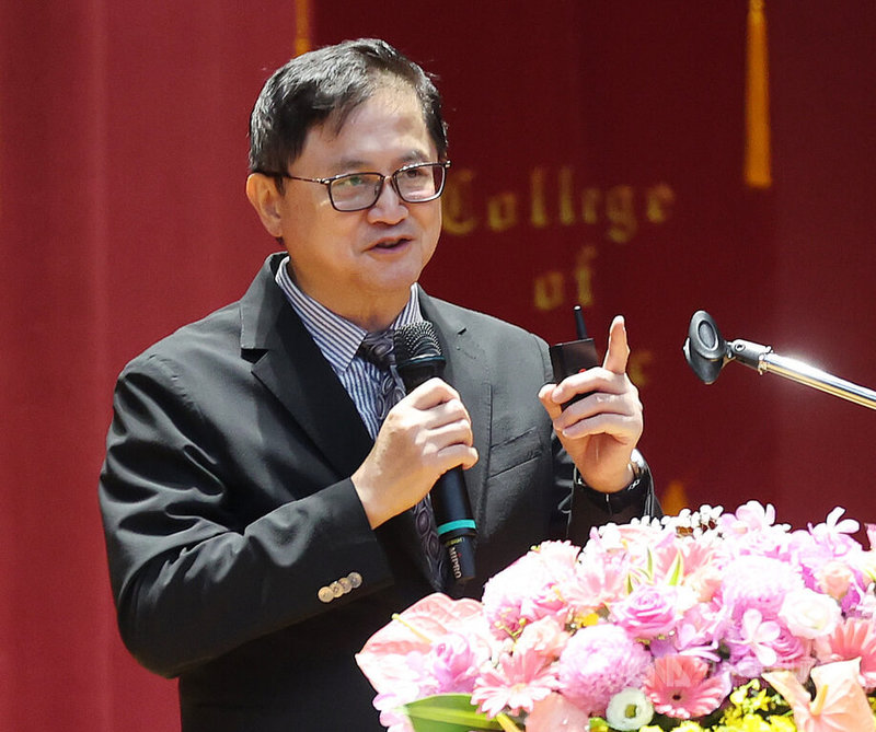 台灣師範大學30日在和平校區舉辦畢業典禮，和碩聯合科技董事長童子賢應邀演講，勉勵畢業生。中央社記者張新偉攝 115年5月30日